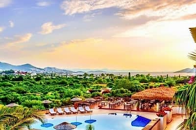 4 Reasons Hotel & Bistro